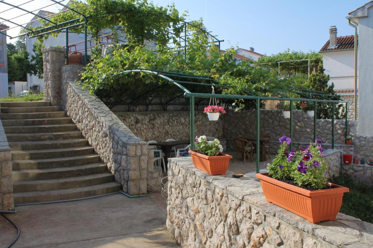 Apartments And Rooms With Parking Space Njivice, Krk - 5458 Екстер'єр фото