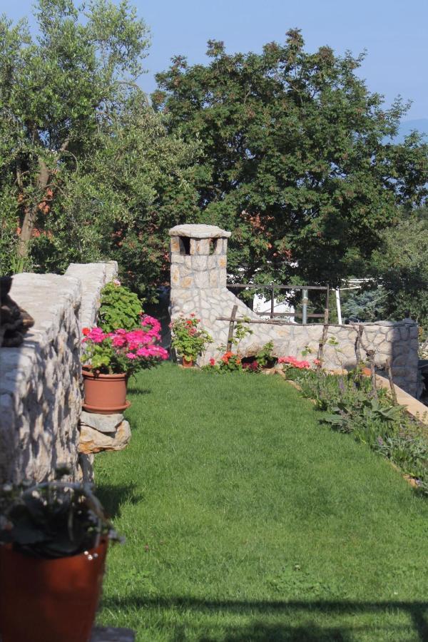 Apartments And Rooms With Parking Space Njivice, Krk - 5458 Екстер'єр фото