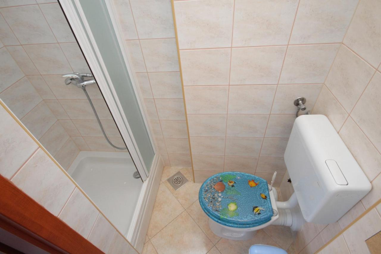Apartments And Rooms With Parking Space Njivice, Krk - 5458 Екстер'єр фото