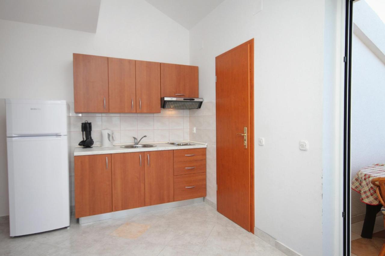 Apartments And Rooms With Parking Space Njivice, Krk - 5458 Екстер'єр фото