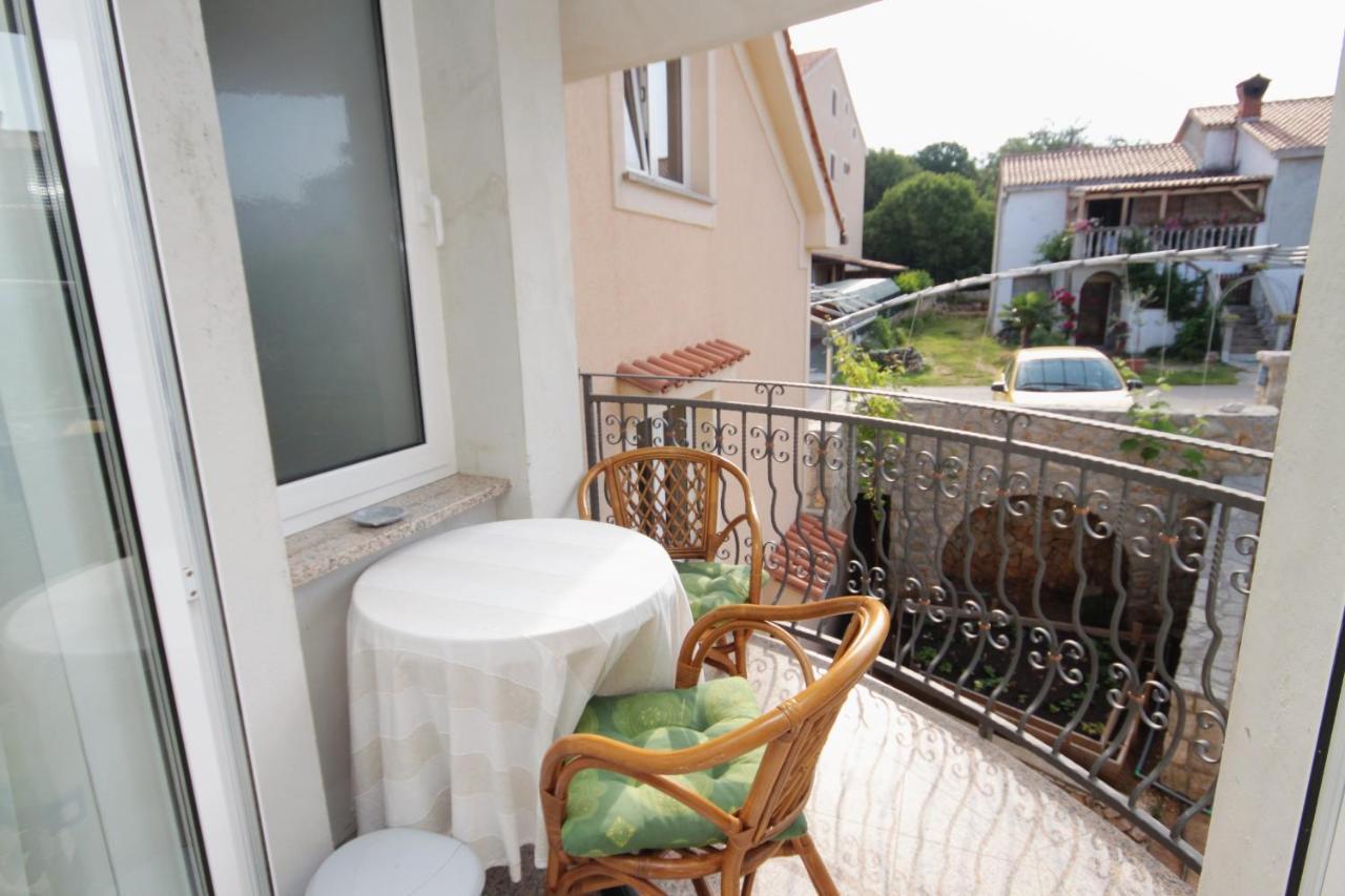 Apartments And Rooms With Parking Space Njivice, Krk - 5458 Екстер'єр фото