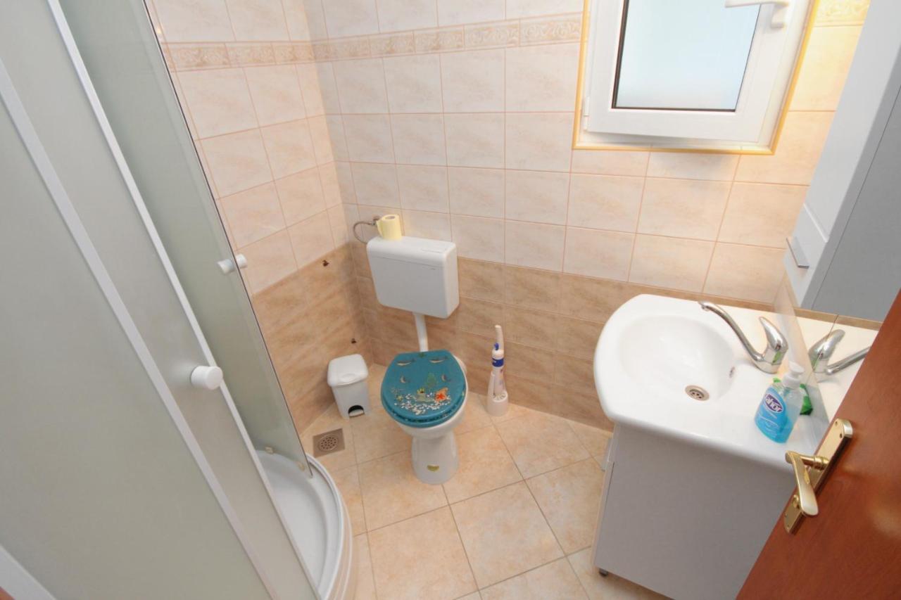 Apartments And Rooms With Parking Space Njivice, Krk - 5458 Екстер'єр фото