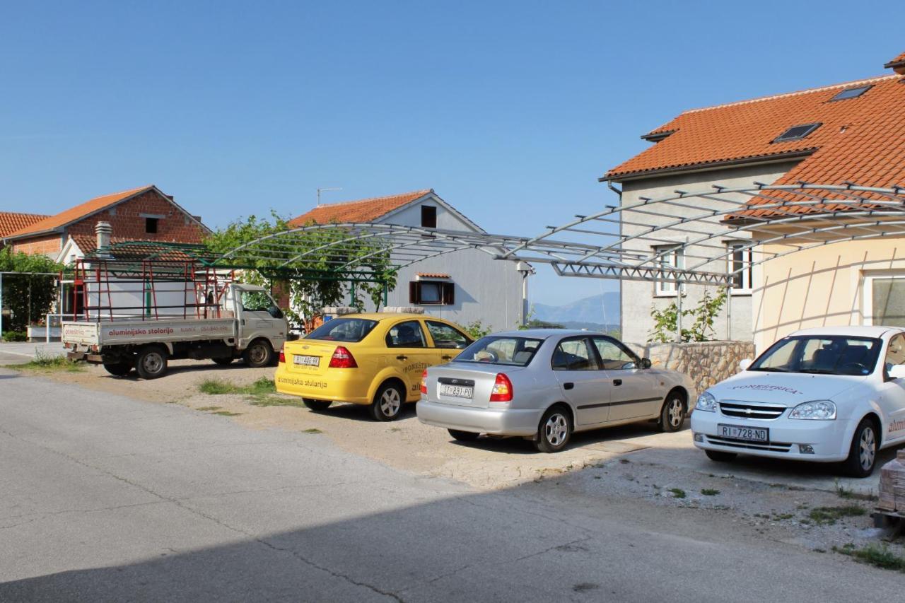 Apartments And Rooms With Parking Space Njivice, Krk - 5458 Екстер'єр фото