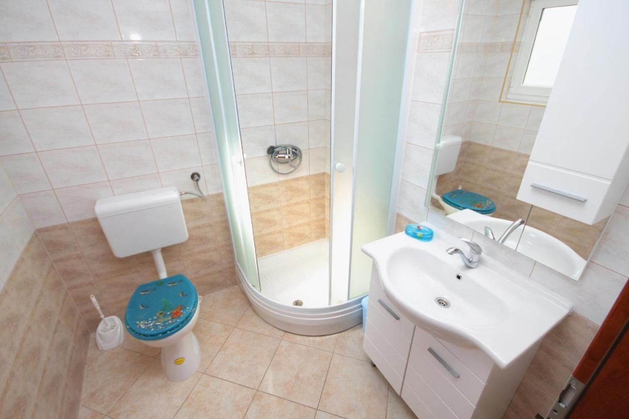 Apartments And Rooms With Parking Space Njivice, Krk - 5458 Екстер'єр фото