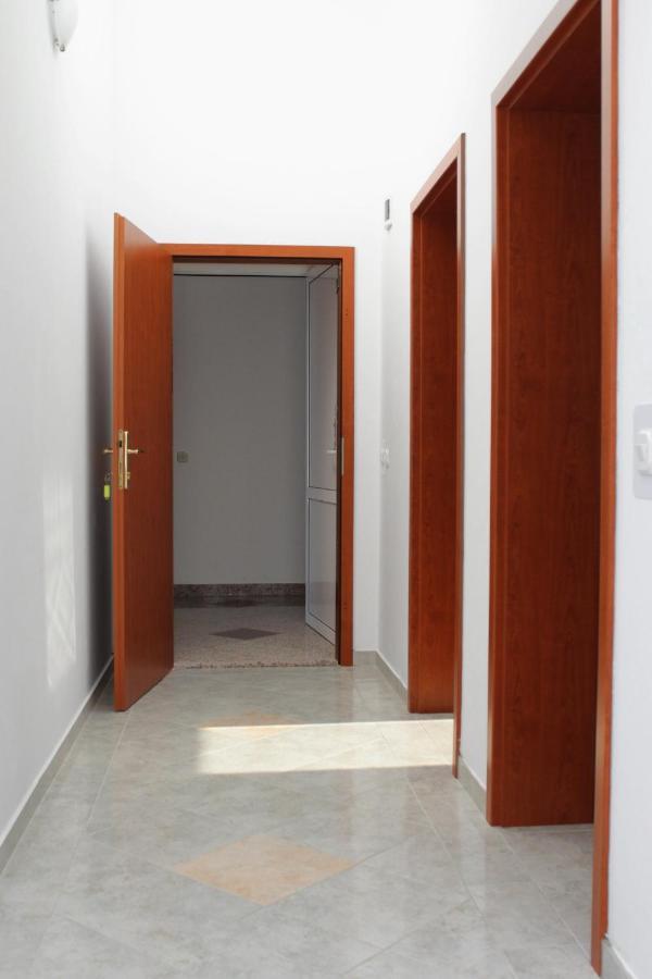 Apartments And Rooms With Parking Space Njivice, Krk - 5458 Екстер'єр фото