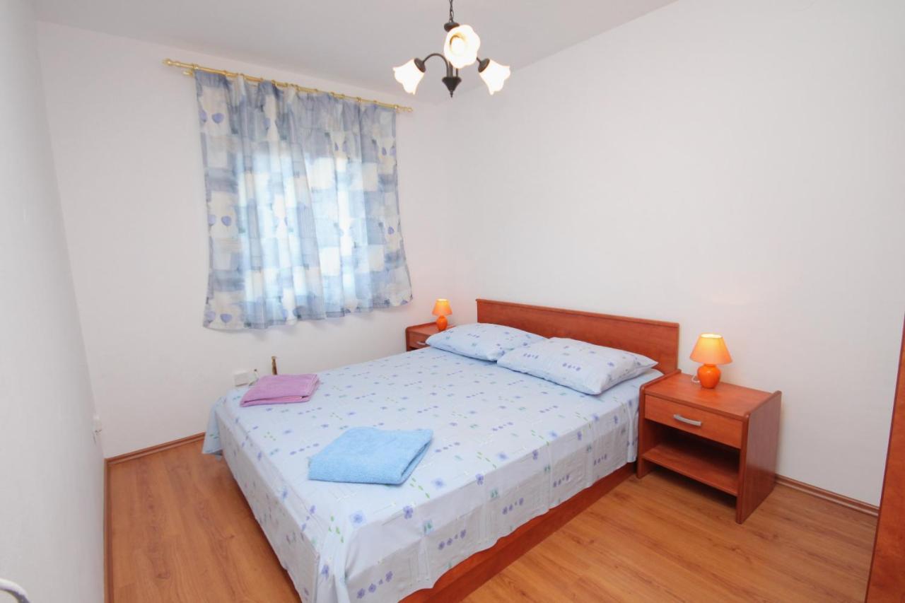 Apartments And Rooms With Parking Space Njivice, Krk - 5458 Екстер'єр фото