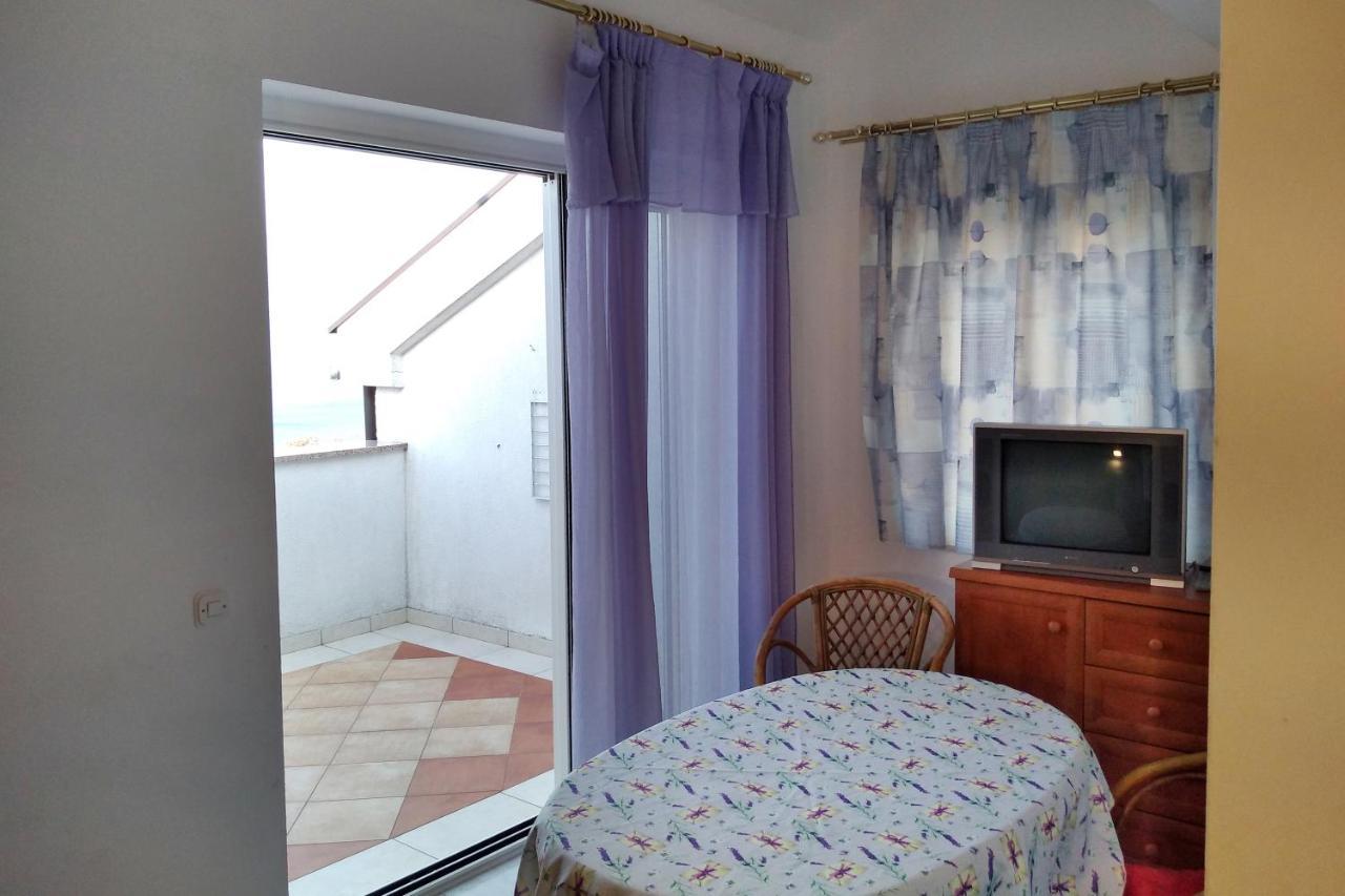 Apartments And Rooms With Parking Space Njivice, Krk - 5458 Екстер'єр фото