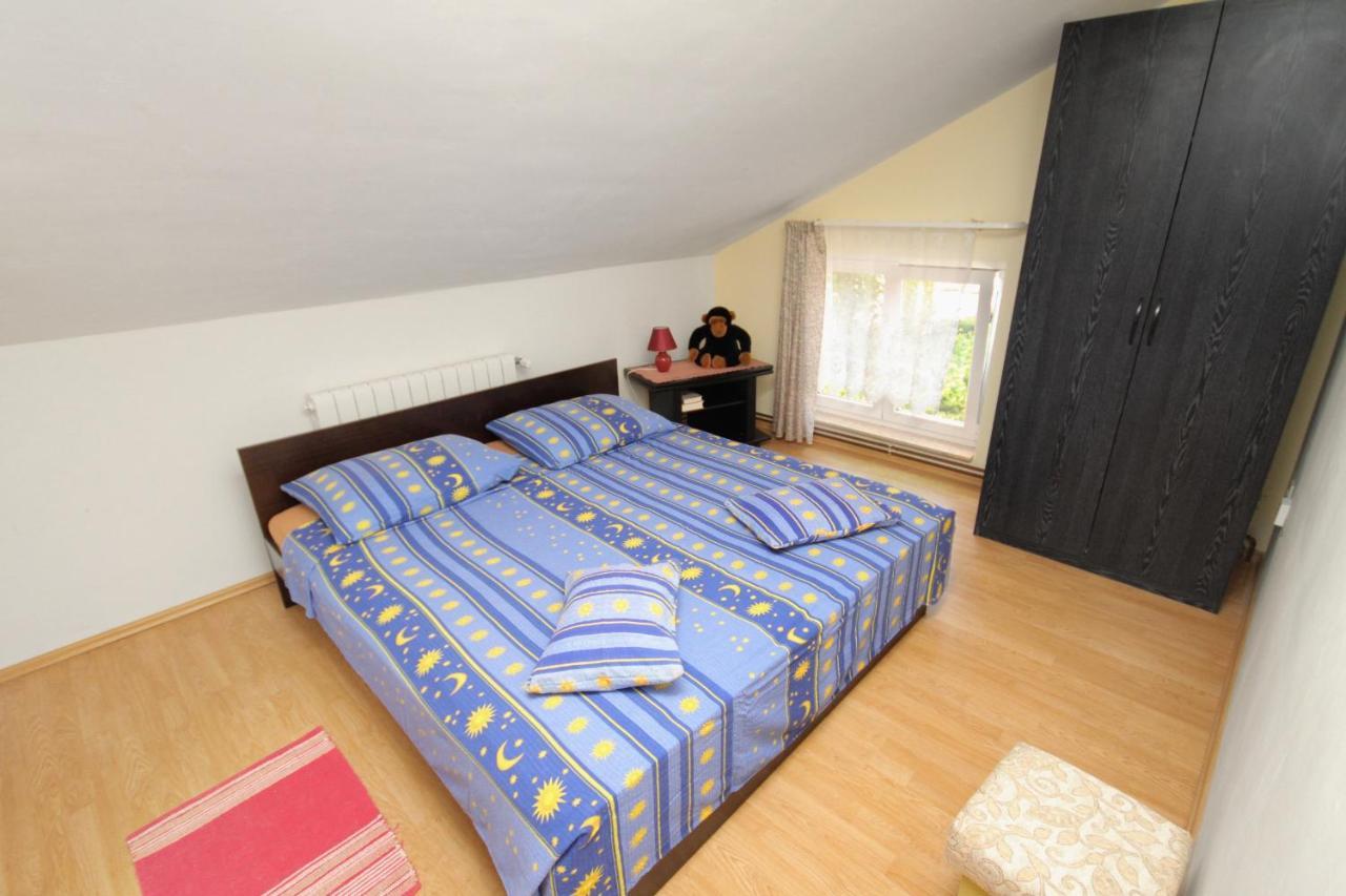 Apartments And Rooms With Parking Space Njivice, Krk - 5458 Екстер'єр фото
