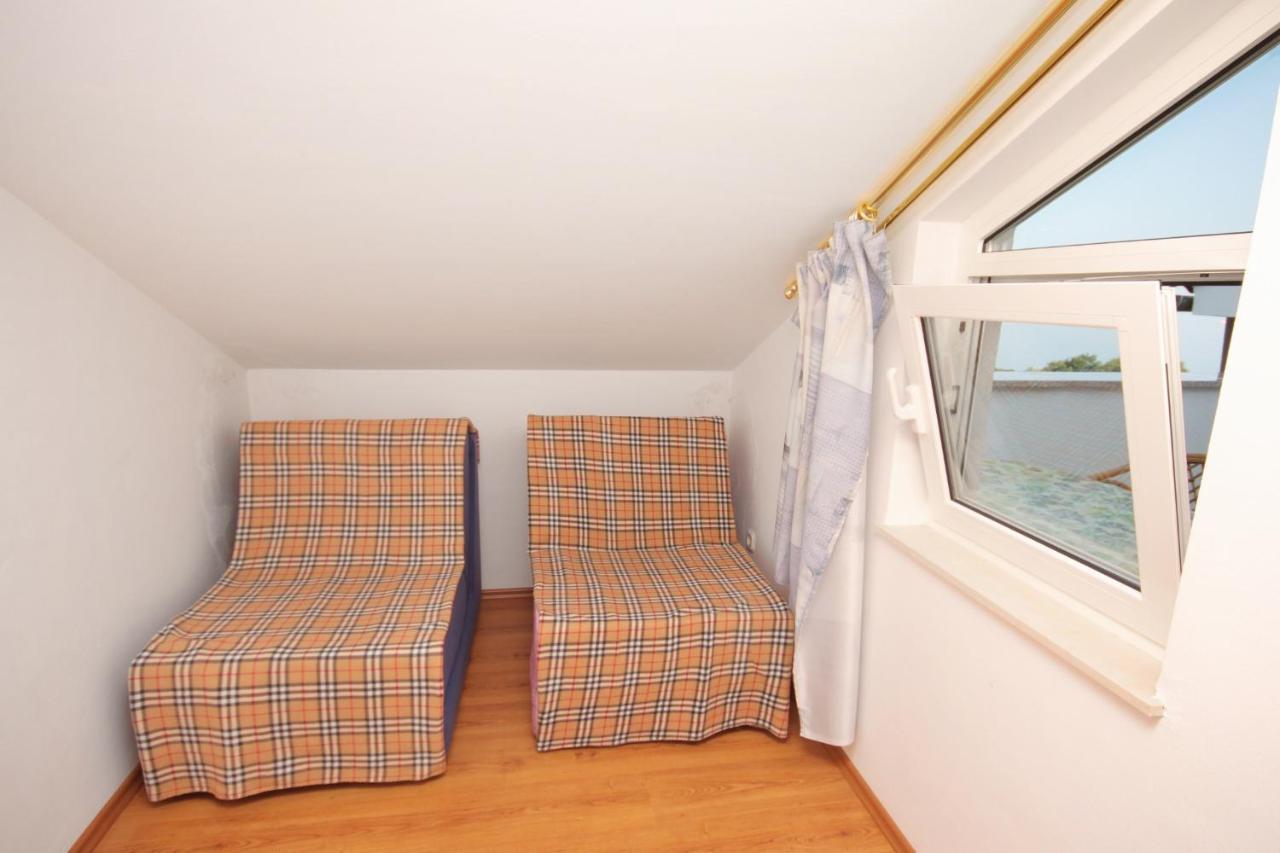 Apartments And Rooms With Parking Space Njivice, Krk - 5458 Екстер'єр фото