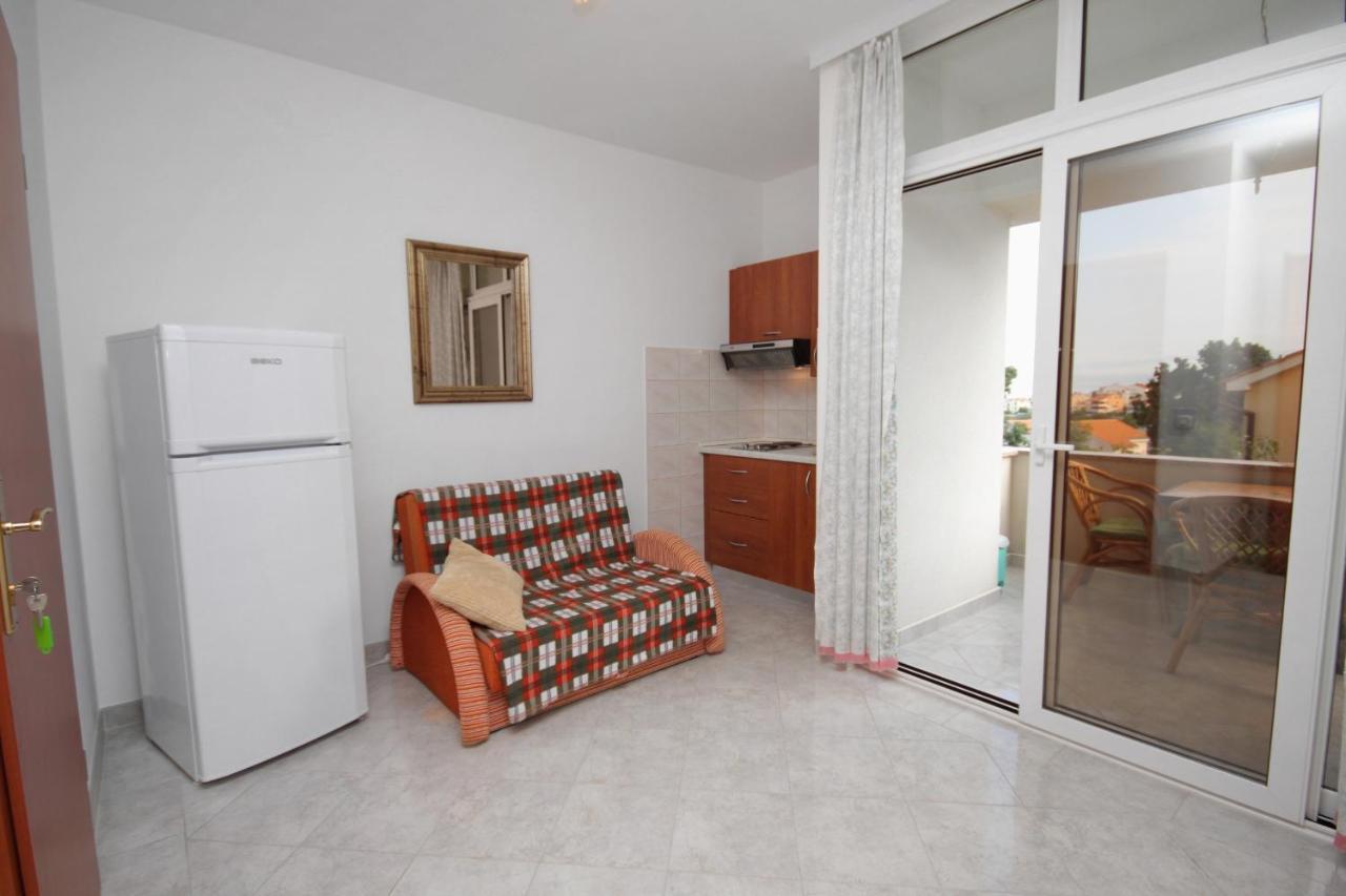 Apartments And Rooms With Parking Space Njivice, Krk - 5458 Екстер'єр фото