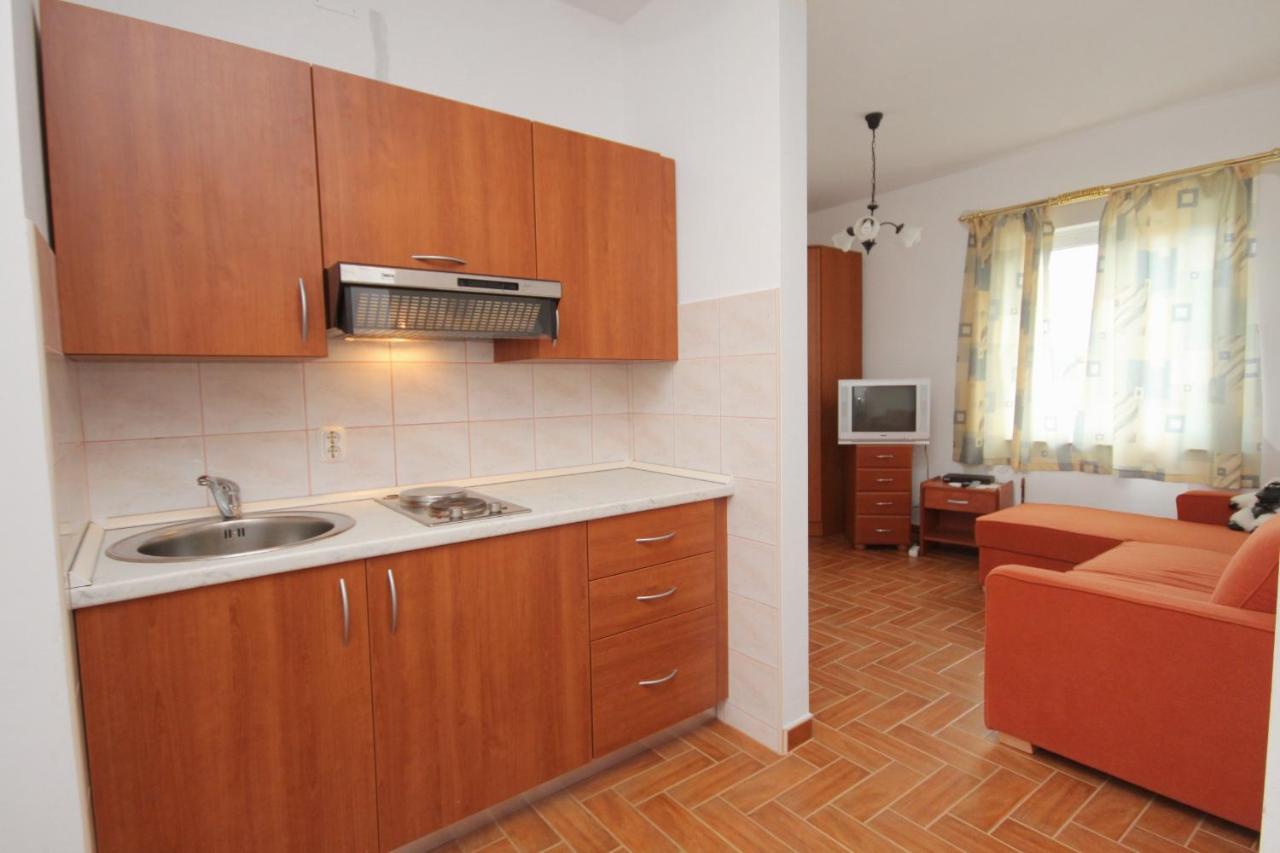 Apartments And Rooms With Parking Space Njivice, Krk - 5458 Екстер'єр фото