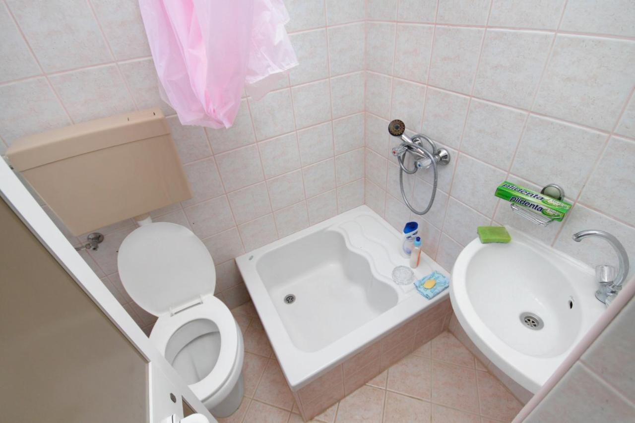 Apartments And Rooms With Parking Space Njivice, Krk - 5458 Екстер'єр фото