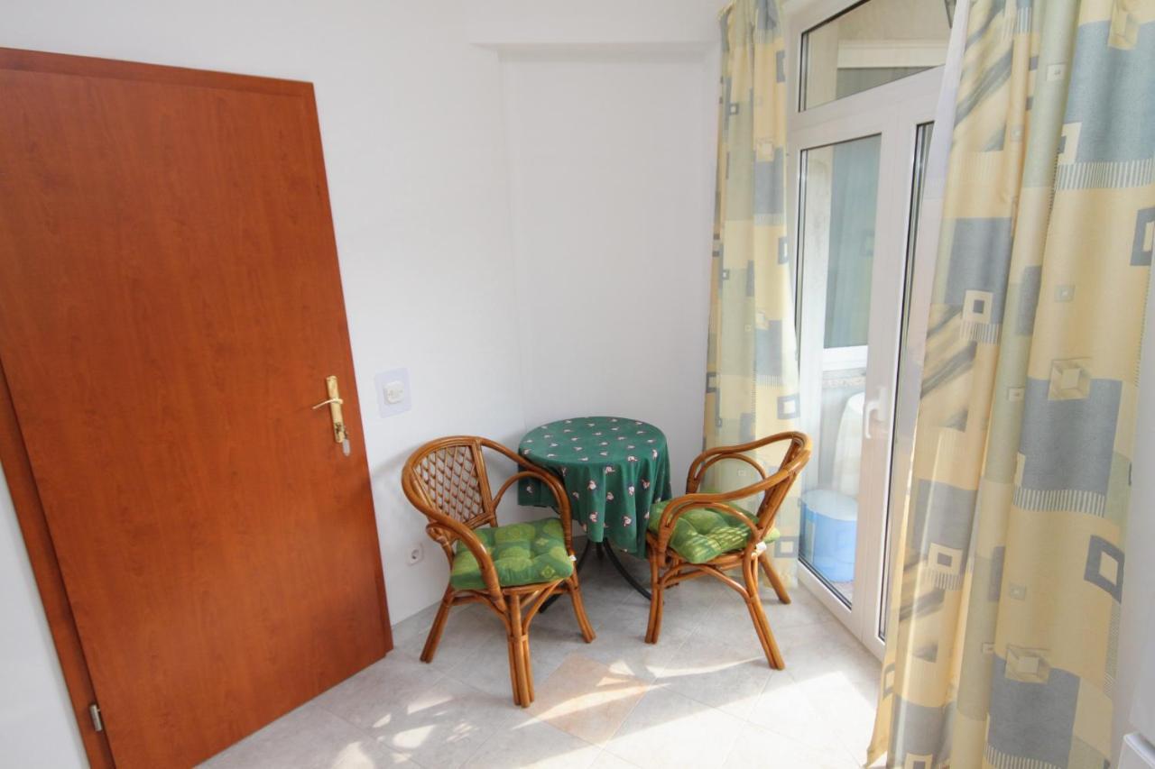Apartments And Rooms With Parking Space Njivice, Krk - 5458 Екстер'єр фото
