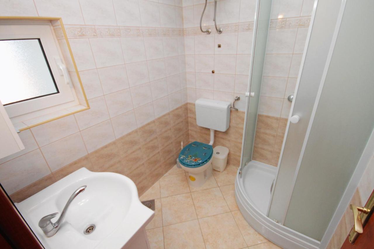 Apartments And Rooms With Parking Space Njivice, Krk - 5458 Екстер'єр фото