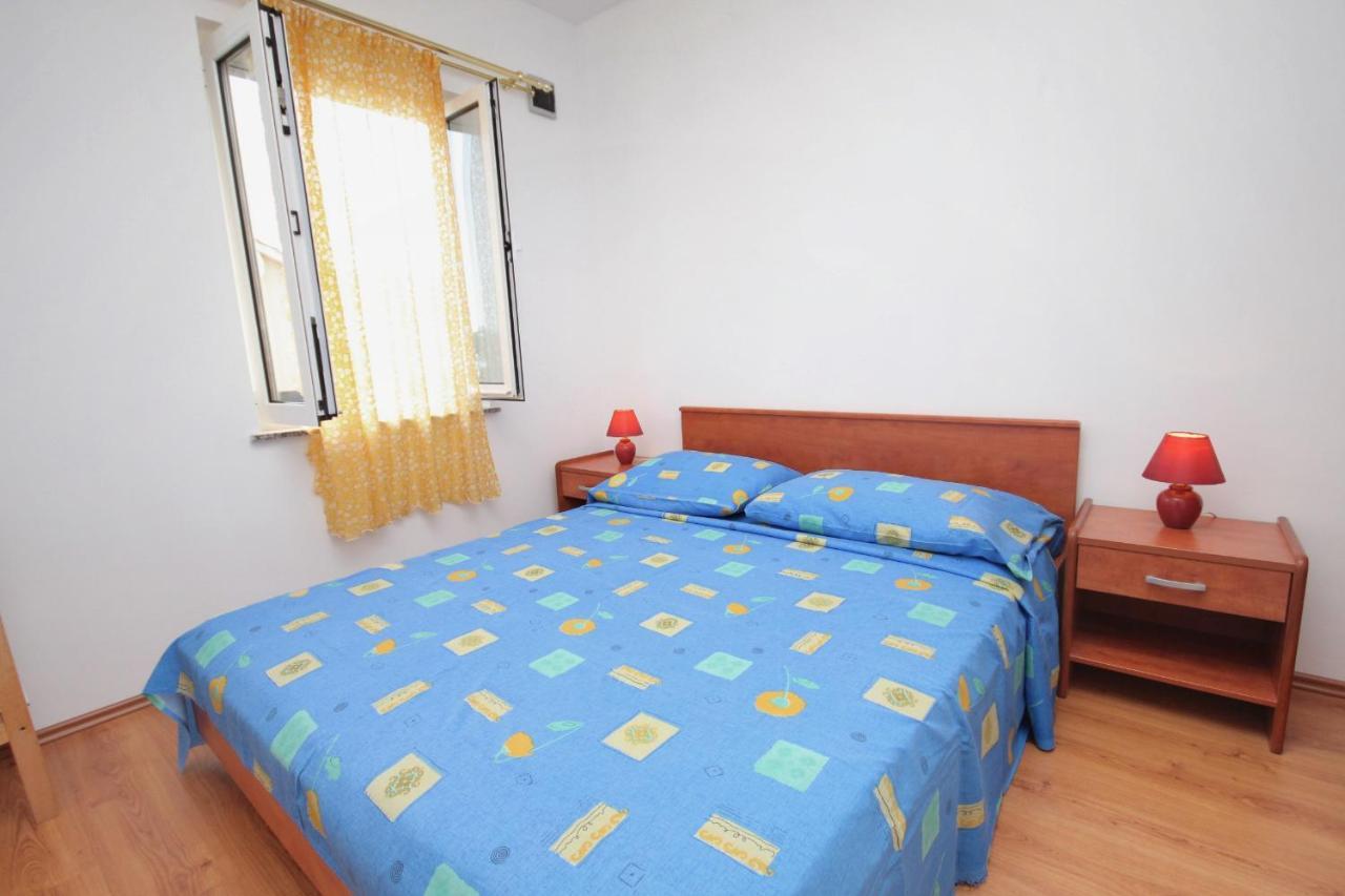 Apartments And Rooms With Parking Space Njivice, Krk - 5458 Екстер'єр фото