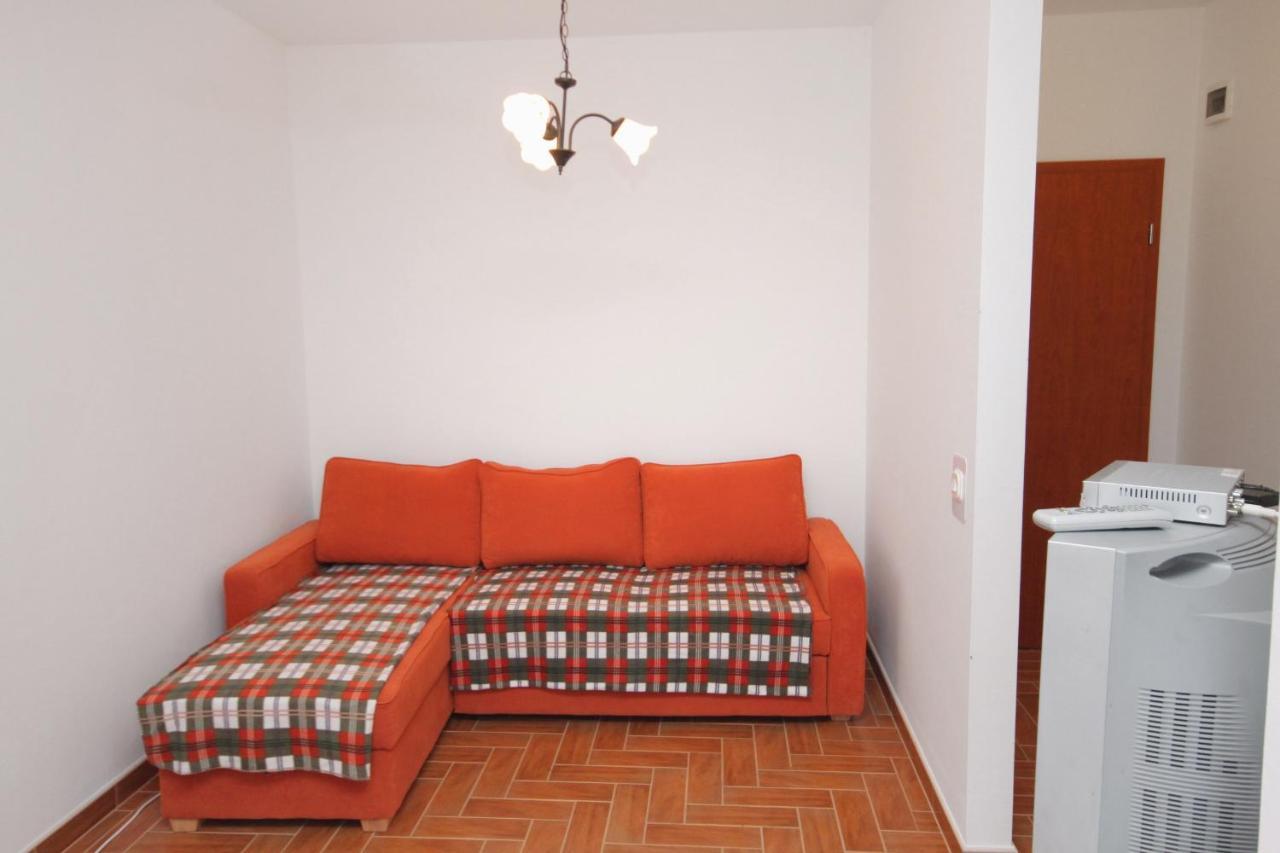 Apartments And Rooms With Parking Space Njivice, Krk - 5458 Екстер'єр фото