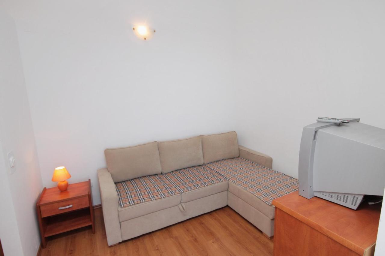Apartments And Rooms With Parking Space Njivice, Krk - 5458 Екстер'єр фото