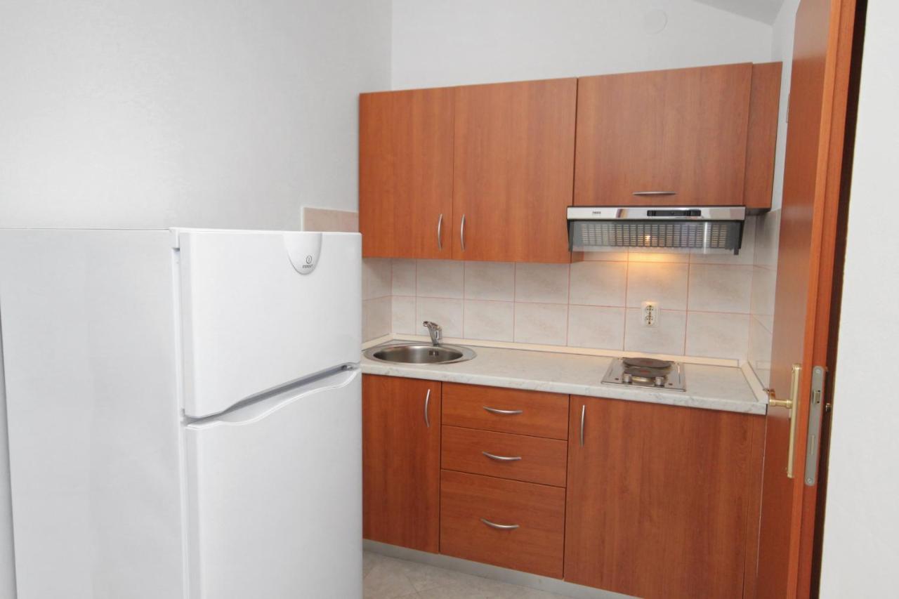 Apartments And Rooms With Parking Space Njivice, Krk - 5458 Екстер'єр фото