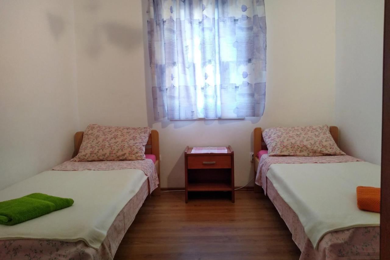 Apartments And Rooms With Parking Space Njivice, Krk - 5458 Екстер'єр фото