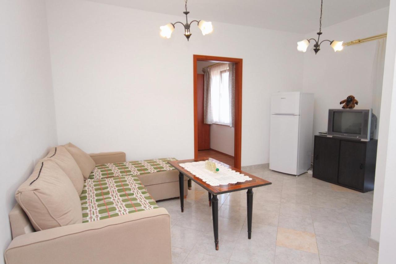 Apartments And Rooms With Parking Space Njivice, Krk - 5458 Екстер'єр фото