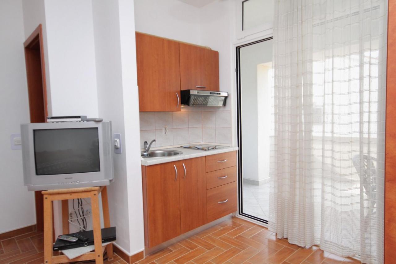 Apartments And Rooms With Parking Space Njivice, Krk - 5458 Екстер'єр фото